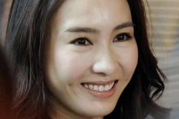 娱乐圈公认的5大最美梨涡女星,陈妍希垫底,第一名果然是她