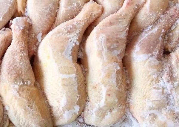 超市里的冷冻鸡腿都是哪来的?工作人员说漏嘴,买不买先看完再说