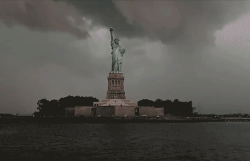 狂风暴雨袭击美国,纽约自由女神遭雷劈!分析:还会有很多强对流