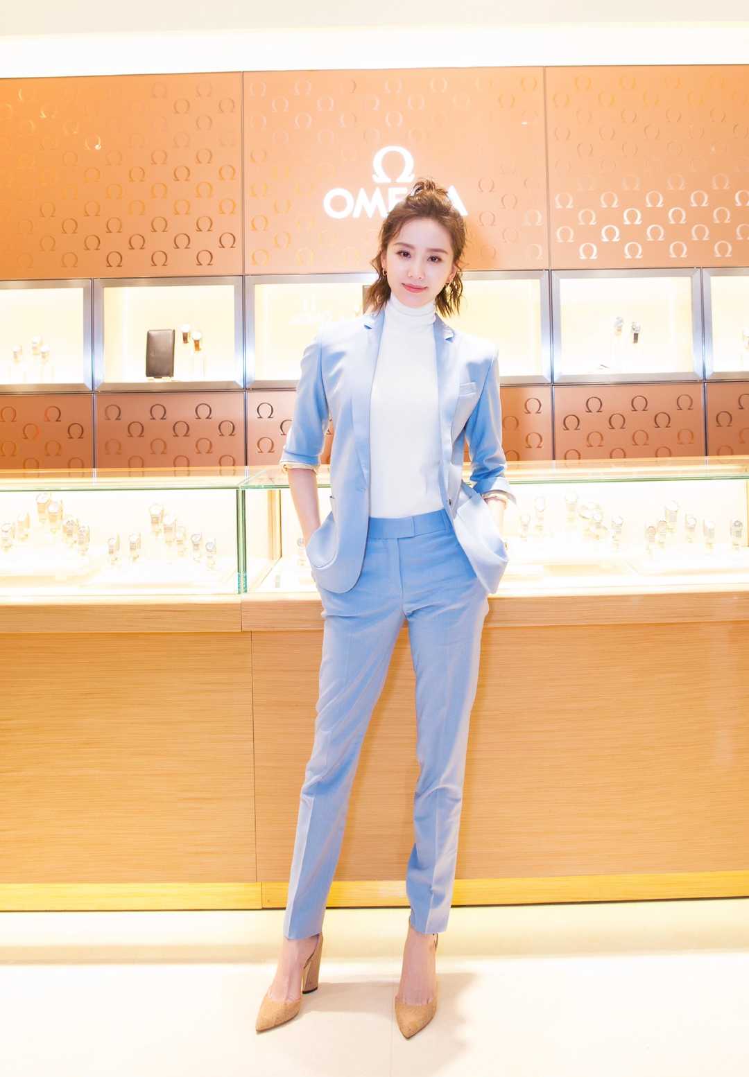 刘诗诗终于换风格!黑色皮衣配紧身裤潇洒不羁,剪短发造型a爆了