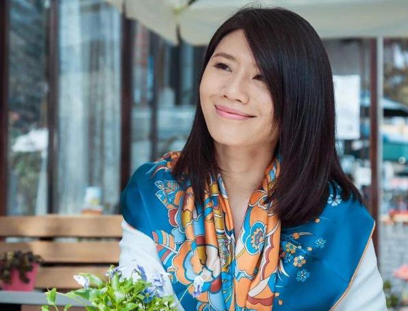 罗晋爆粗口否认出轨,著名作家苏芩提醒,已婚男理应保持安全距离