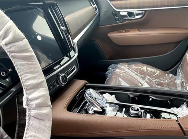 外观动力升级！新款沃尔沃S90实拍