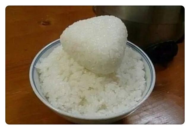 有一种穷,叫"月底的伙食",网友的操作