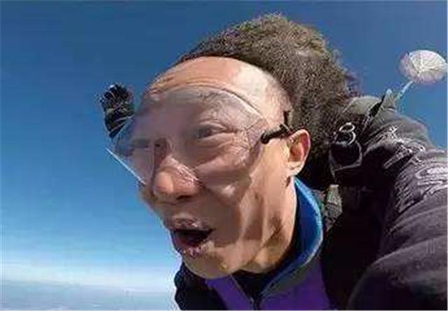 男人发际线后移等于整容!何炅没刘海直接50岁,胡歌也难逃考验