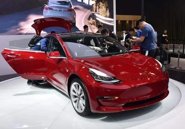 豪华品牌半年成绩单出炉，BBA仍是大佬，雷车加价还不愁卖