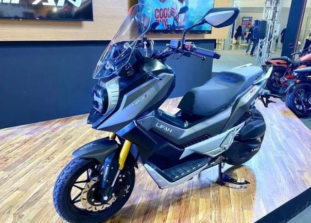 力帆150级adv踏板单缸水冷国四电喷运动悬架配abs前后碟刹