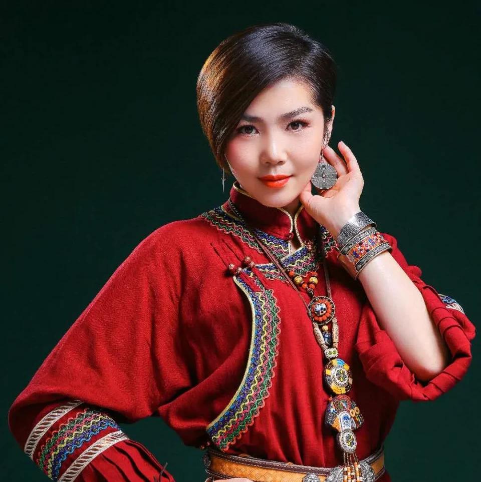 苏勒亚其其格,2008年1月荣获第三届全国网络音乐节暨网络歌手大奖赛