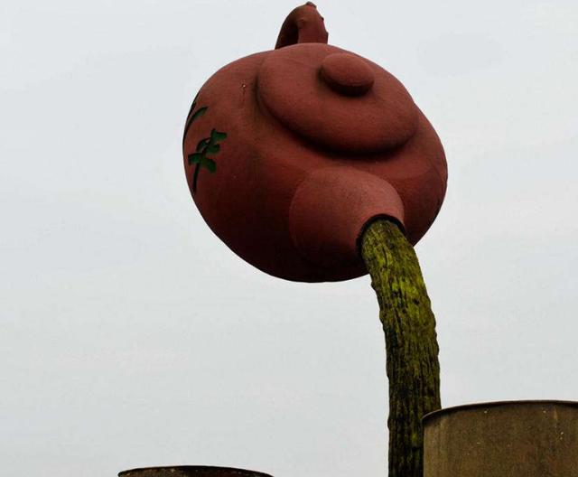 青岛"悬空茶壶"走红,多年始终水流不断,其原理"逼疯"外国人