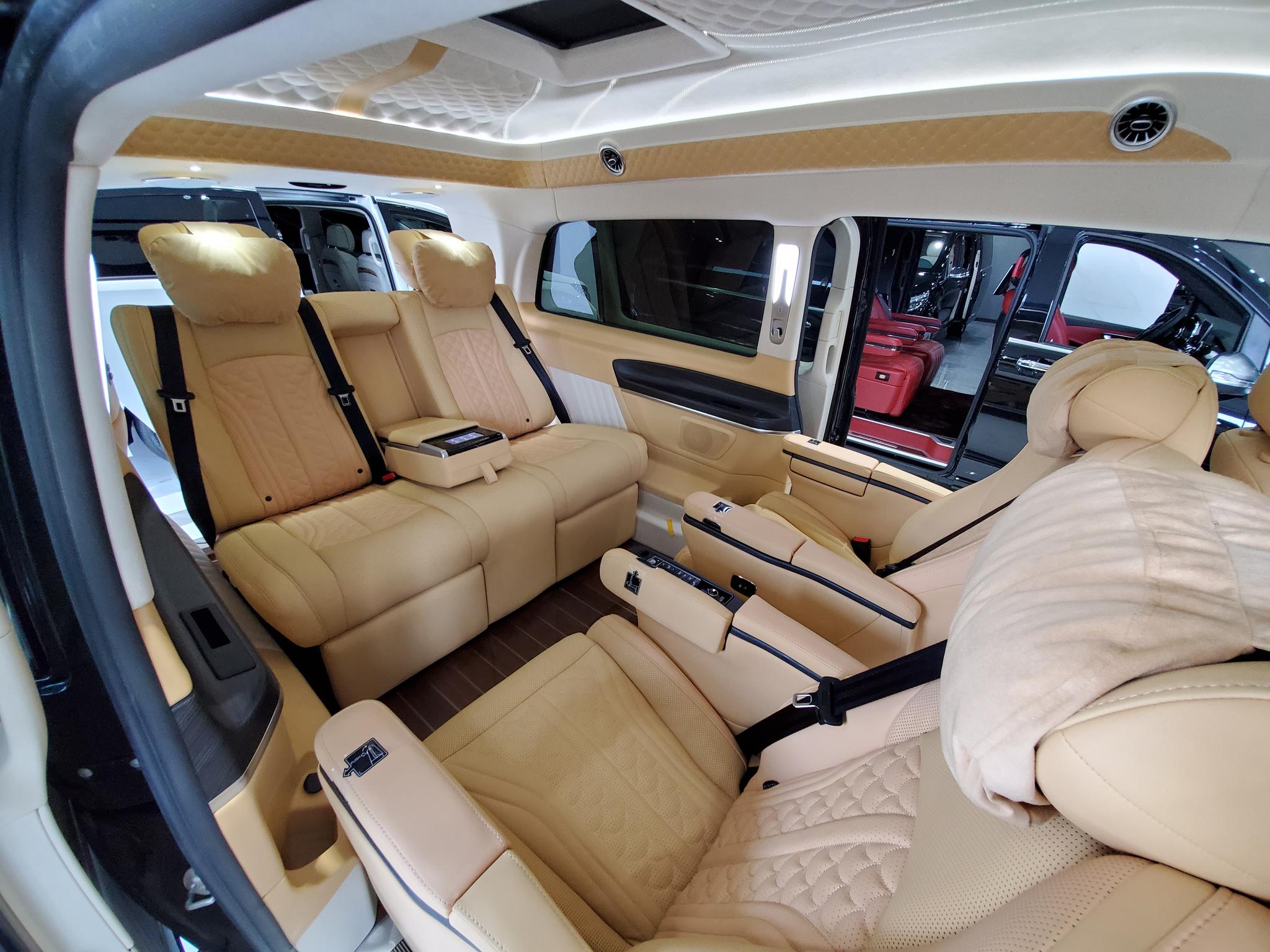 新款奔驰V260L宾利同款内饰搭配，顶级的舒适享受