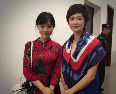 退休与丈夫休闲旅行,女儿嫁了洋女婿投身农村支教|央视|敬一丹|支教