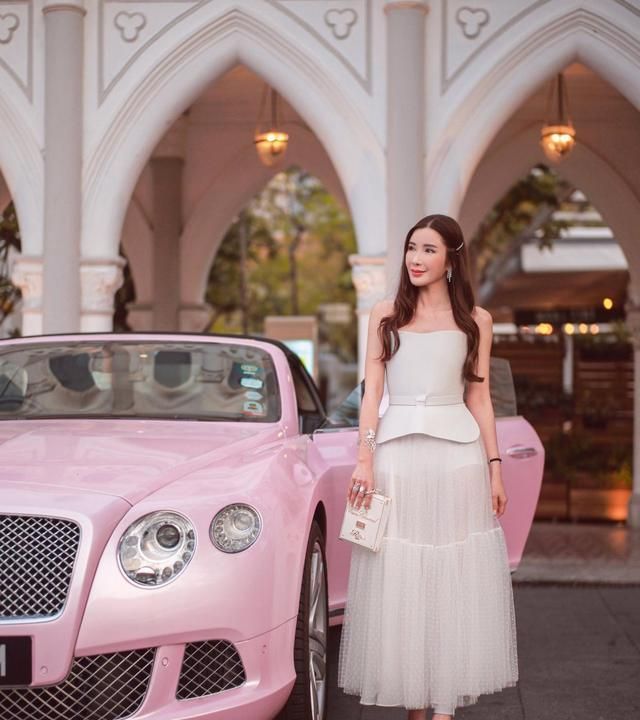 拥有最多爱马仕的新加坡贵妇蔡欣颖