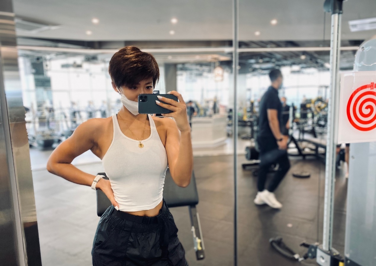 95后健身达人叶彤荣获多项健美比赛冠军瑜伽轻松改善肩颈疼痛