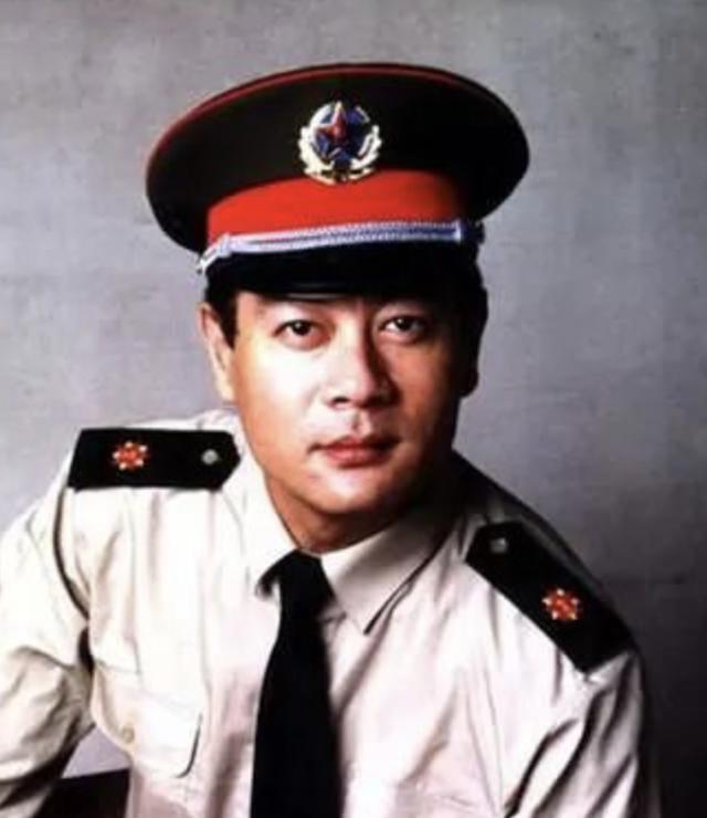 他是军人专业户和前妻恩爱15年无儿女离婚今60岁至今未娶