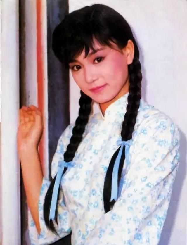 被"热水"困住一生,翁家明两度出轨被骗800万,俞小凡怎么样了