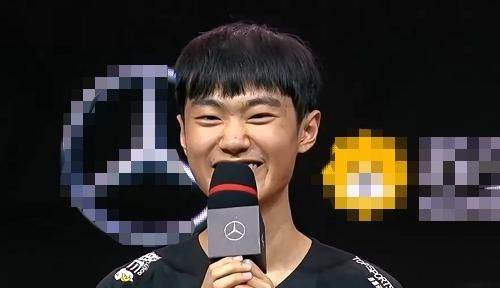 jackeylove艾希闪现进场打后排,knight喊话rookie|阿水