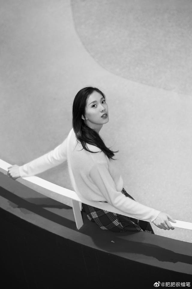 让网友们盛赞不已:"古装的肥肥子(郑益昕的网名叫肥肥很蜡笔)绝了"