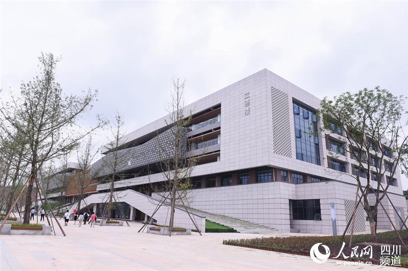 成都东部新区首所高校落成揭幕9月迎新|吉利|学院|成都_新浪新闻