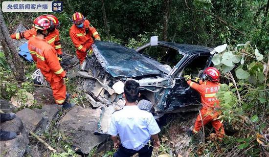 都安一皮卡车坠入70米山崖 致3人遇难2人受伤休闲区蓝鸢梦想 - Www.slyday.coM