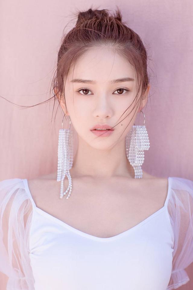 17位来自贵州的漂亮女星70后宁静80后齐溪你最喜欢谁呢