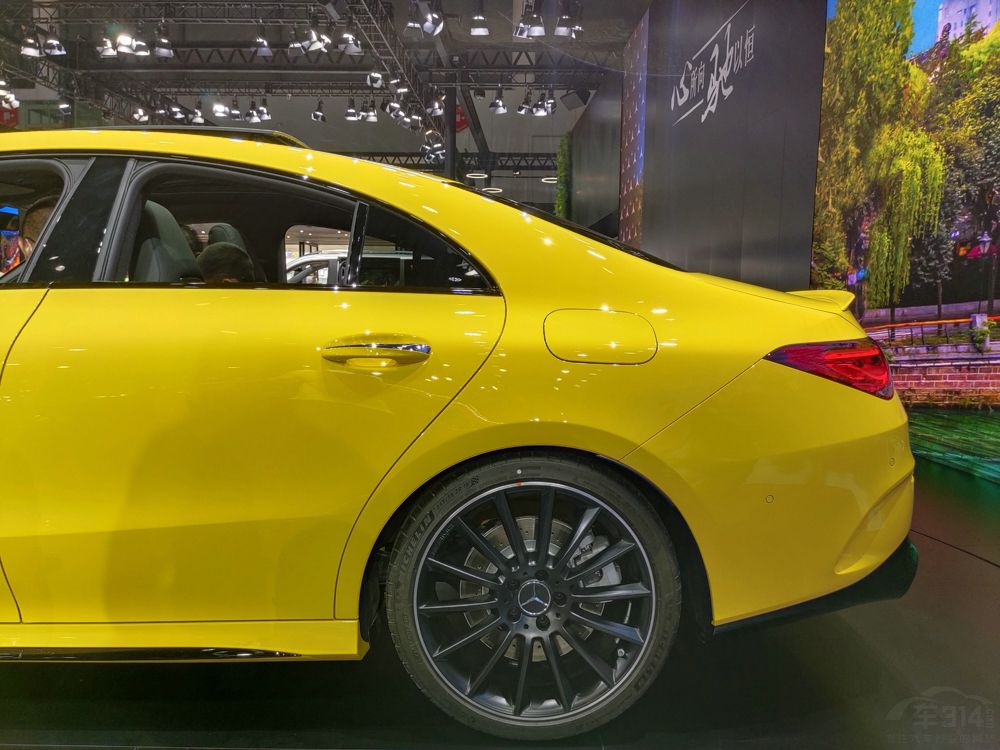 成都车展：全新梅赛德斯AMG CLA35亮相