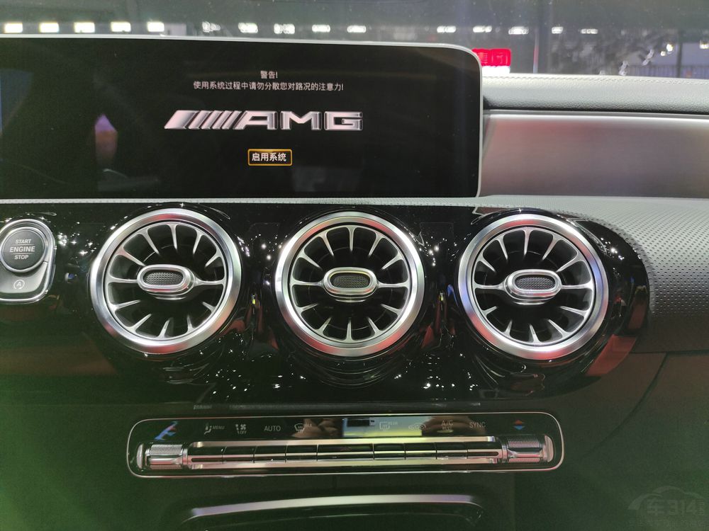 成都车展：全新梅赛德斯AMG CLA35亮相