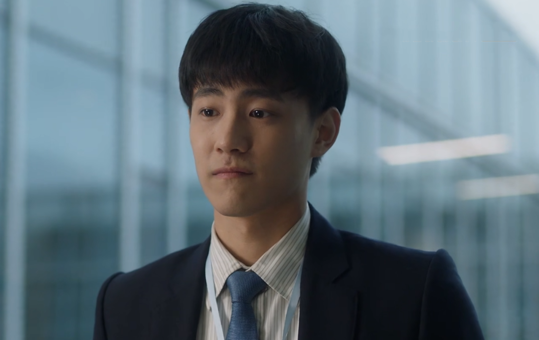 三十而已相比陈屿的不善表达不懂事的钟晓阳也让人不适