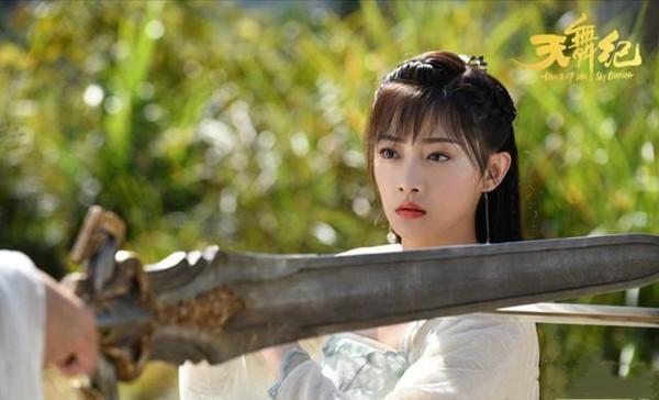 《天舞纪》最近连播吴佳怡主演的两部剧 心疼许凯