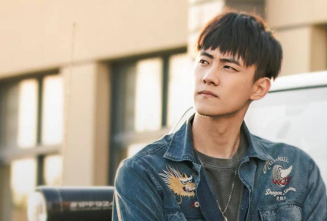 钟晓阳被称"男版林有有",却赢了观众的心