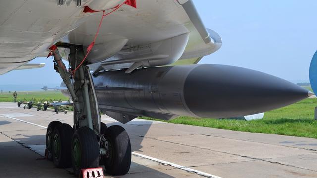 俄军倾尽全力，向黑海部署大批战略轰炸机，美军和北约怕不怕？休闲区蓝鸢梦想 - Www.slyday.coM