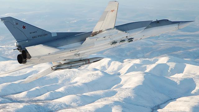 俄军倾尽全力，向黑海部署大批战略轰炸机，美军和北约怕不怕？休闲区蓝鸢梦想 - Www.slyday.coM