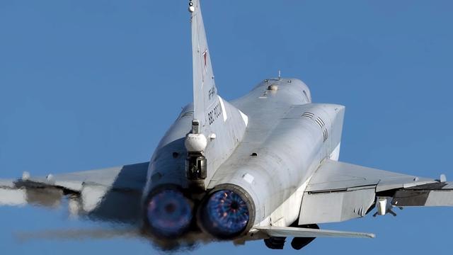 俄军倾尽全力，向黑海部署大批战略轰炸机，美军和北约怕不怕？休闲区蓝鸢梦想 - Www.slyday.coM