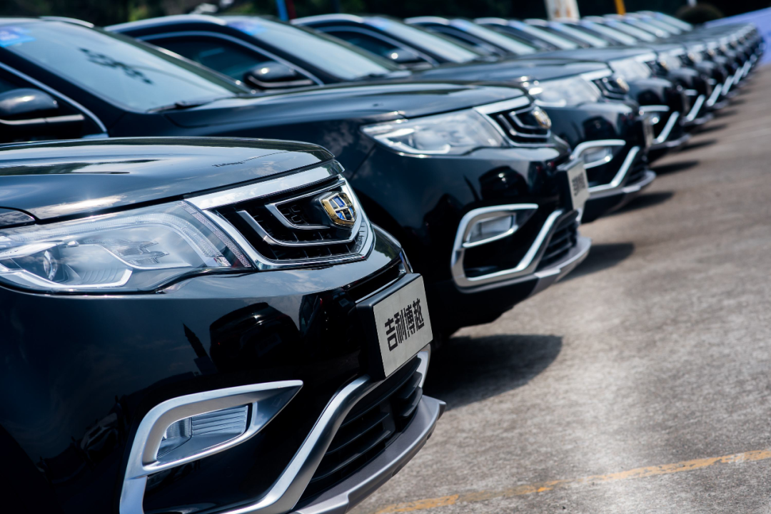 汽车销量“金字塔”歪了：中国品牌份额跌至谷底，豪华品牌太夸张