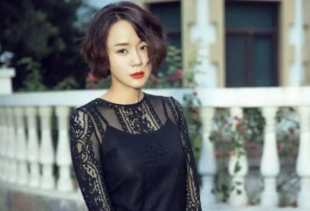 她曾拍戏坠马导致毁容,男友不离不弃照顾她4年,却被小鲜肉带火