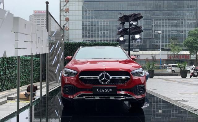 全新奔驰glacla家族上市售价为29983818万