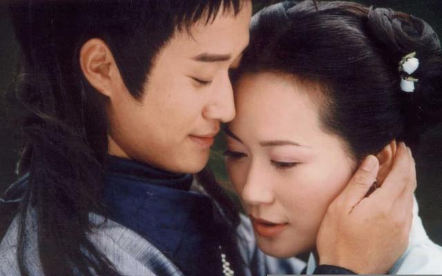 新剧中吻戏引起不适,和吴京姐弟cp让人怀念|俞飞鸿|姐弟恋|吴京_新浪