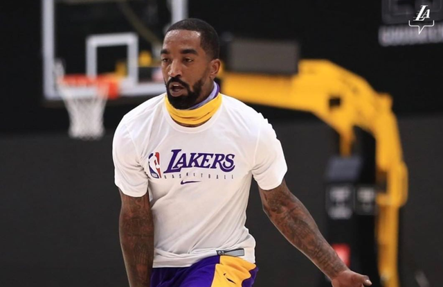 jr湖人首秀拿到6分,关键时刻投中三分,球队作用不输布拉德利|史密斯