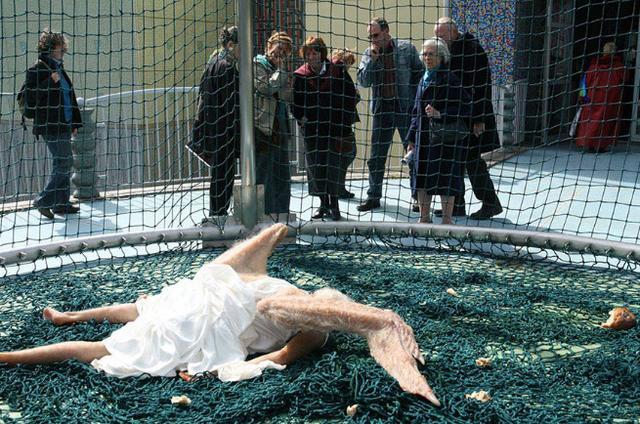 这个雕塑写实的风格还有令人不安的因素让人赞叹.