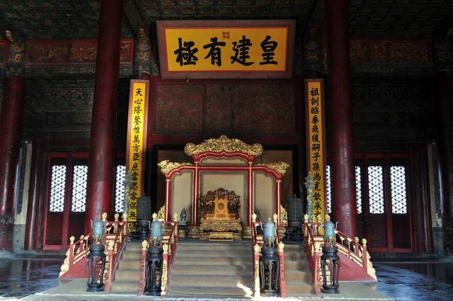 明朝历史上最严重的朝堂斗殴事件,三人当场被打死|王