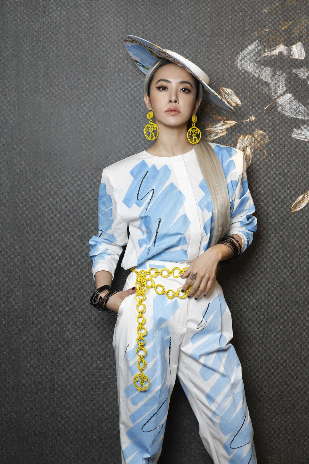 蔡依林真"放得开",一袭红色抹胸连衣裙大秀曼妙身材,凹凸有致