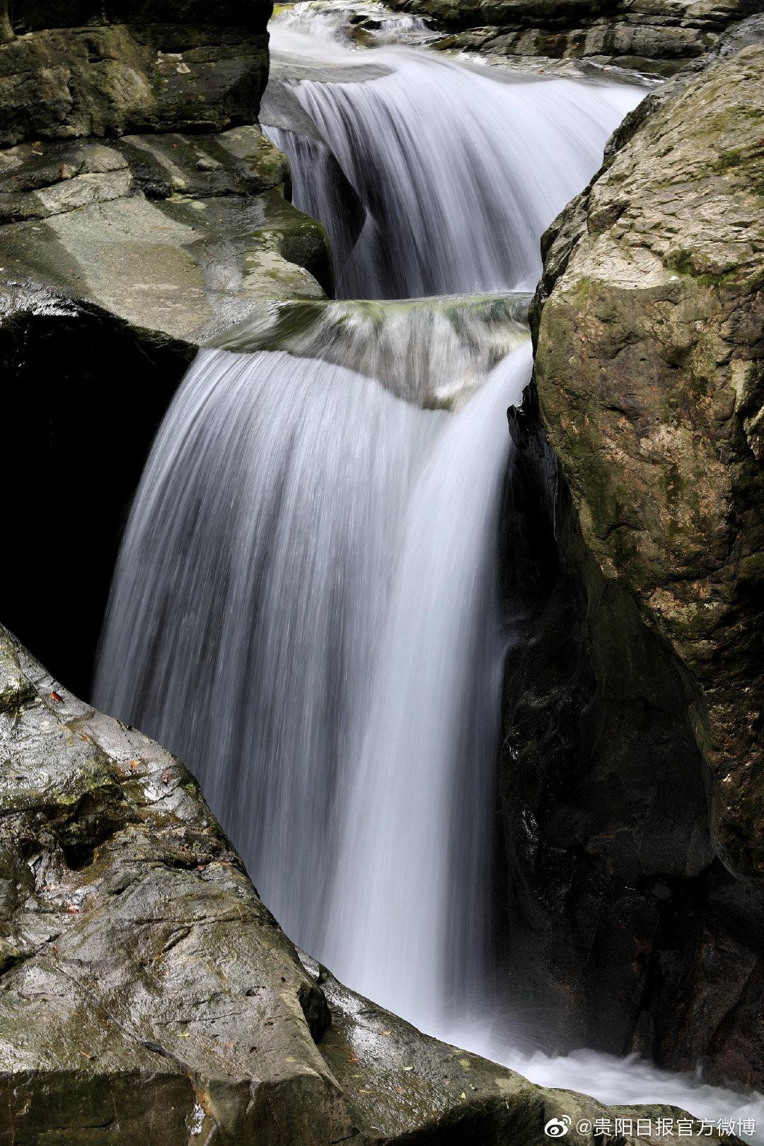 贵州从江深山瀑布美避暑好去处