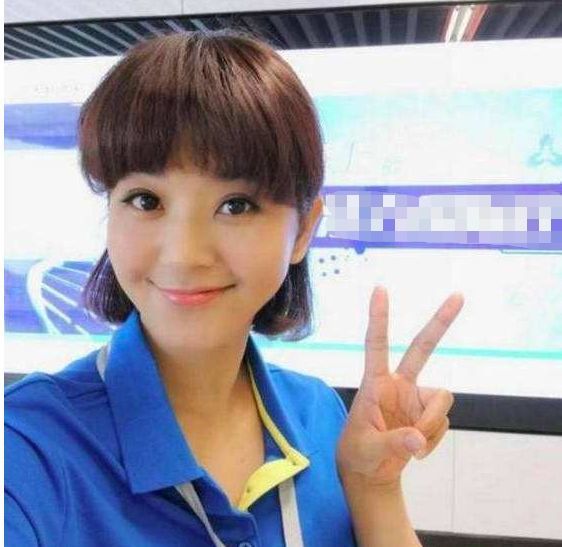 她是央视王牌女主持与大8岁老公结婚如今恩爱18年令人羡慕