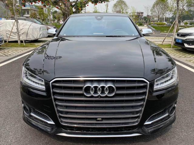 2017款奥迪s8售价35万,外观大气时尚,独有的特征,与众不同