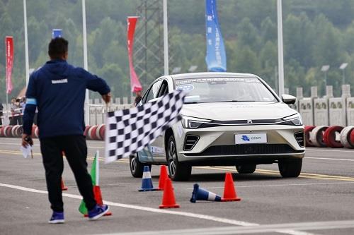 技能点拉满 第七届环青海湖电动汽车挑战赛迎来性能评测赛！