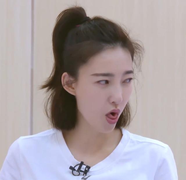 白冰和王丽坤学声乐,看到她俩练习发音时的嘴型,真以为在做鬼脸