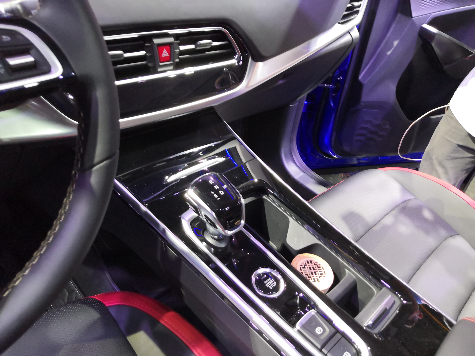 定位中型SUV 江淮嘉悦X8首发