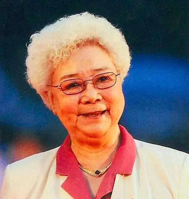 田华:4个亲人患癌去世,一生不愿拍广告,92岁还在挣钱养家