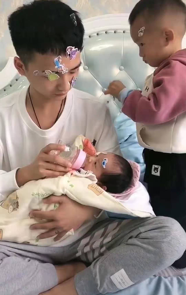 最嫩奶爸走红被误认为孩子的哥哥宝妈澄清是自己亲老公