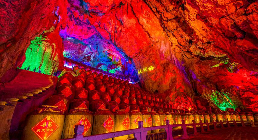 走进洞天酒海,品味藏酒文化