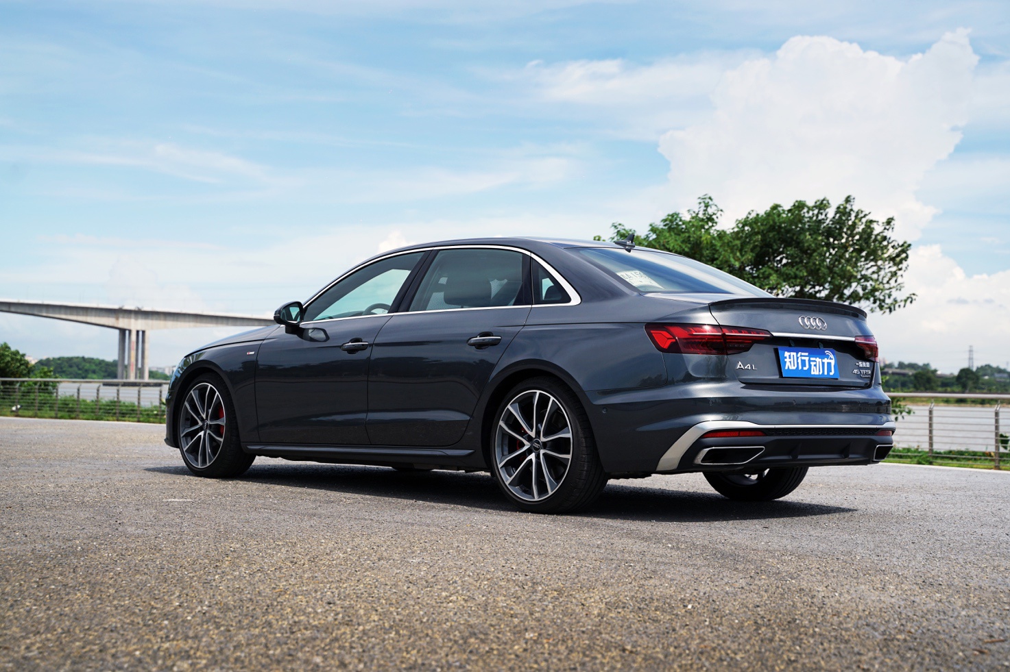 女司机试驾奥迪a4l有哪些喜欢和不足之处