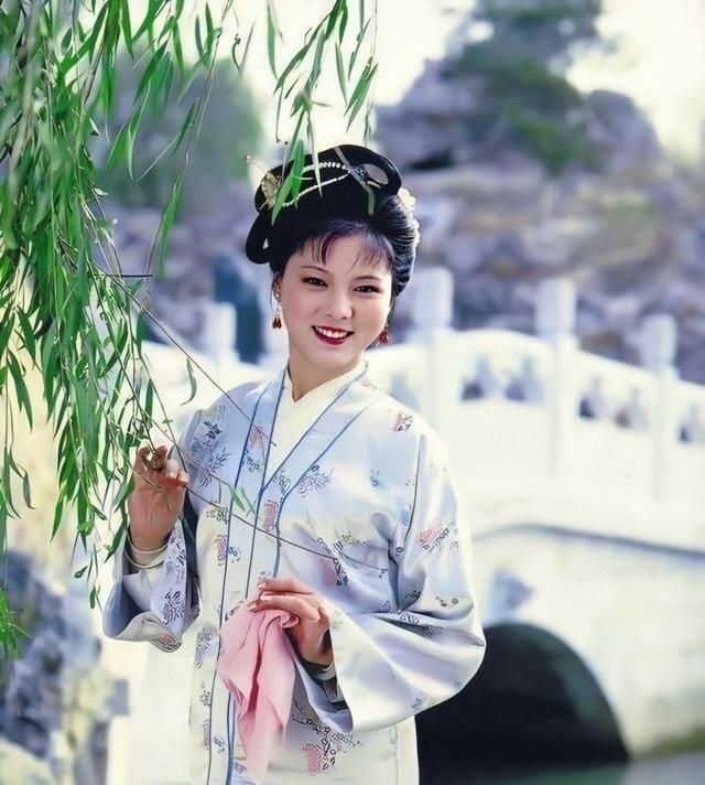 《红楼梦》剧照:这才是红袖添香,真正的古代美人|平儿|王熙凤|黛玉